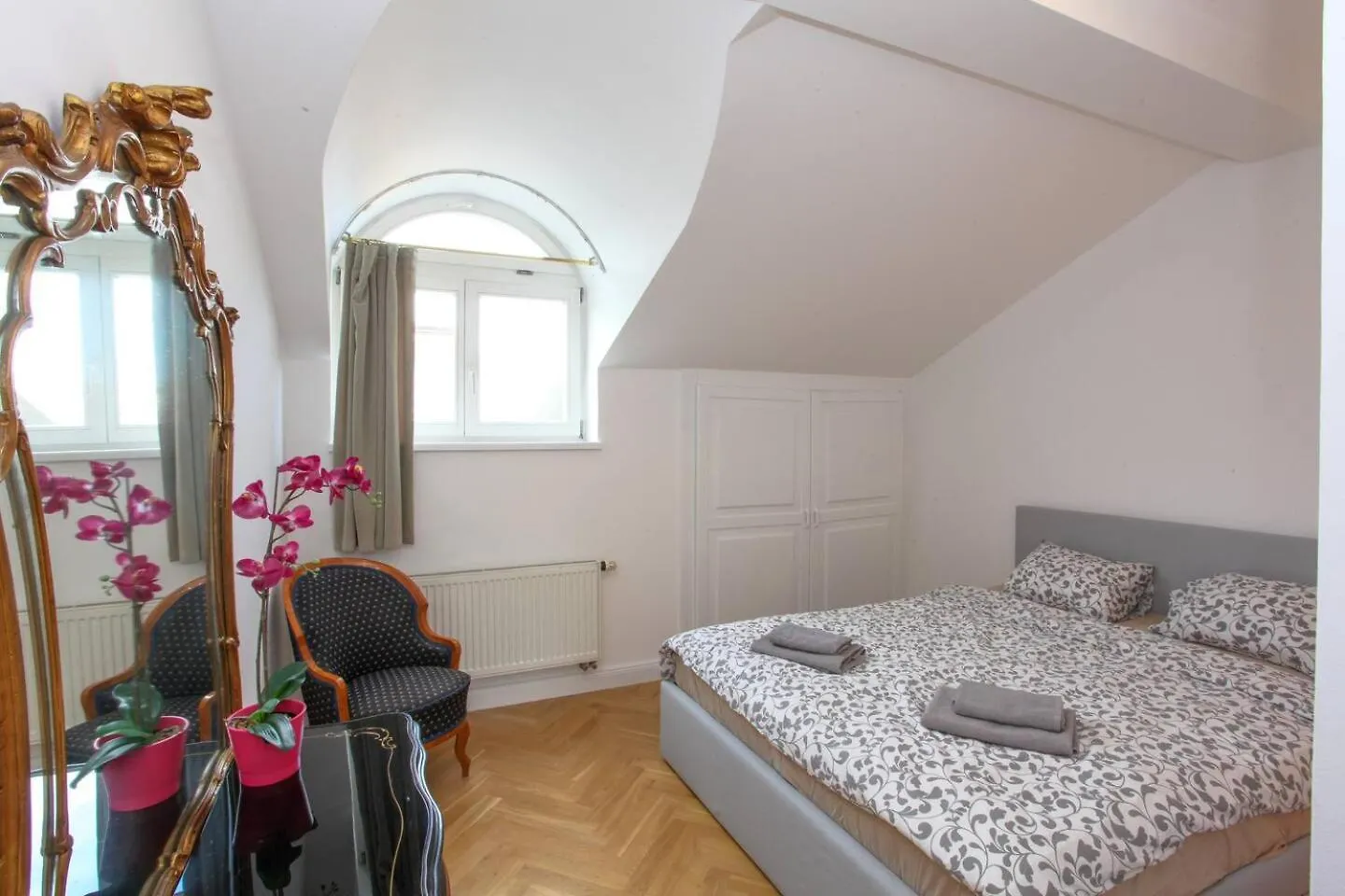 Charles Bridge Unique Maisonette Prague