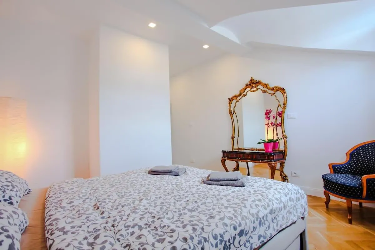 Charles Bridge Unique Maisonette Prague Apartment